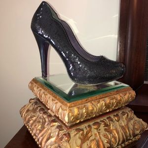 Vigoss heels in black sequins pattern!